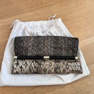 DVF clutch